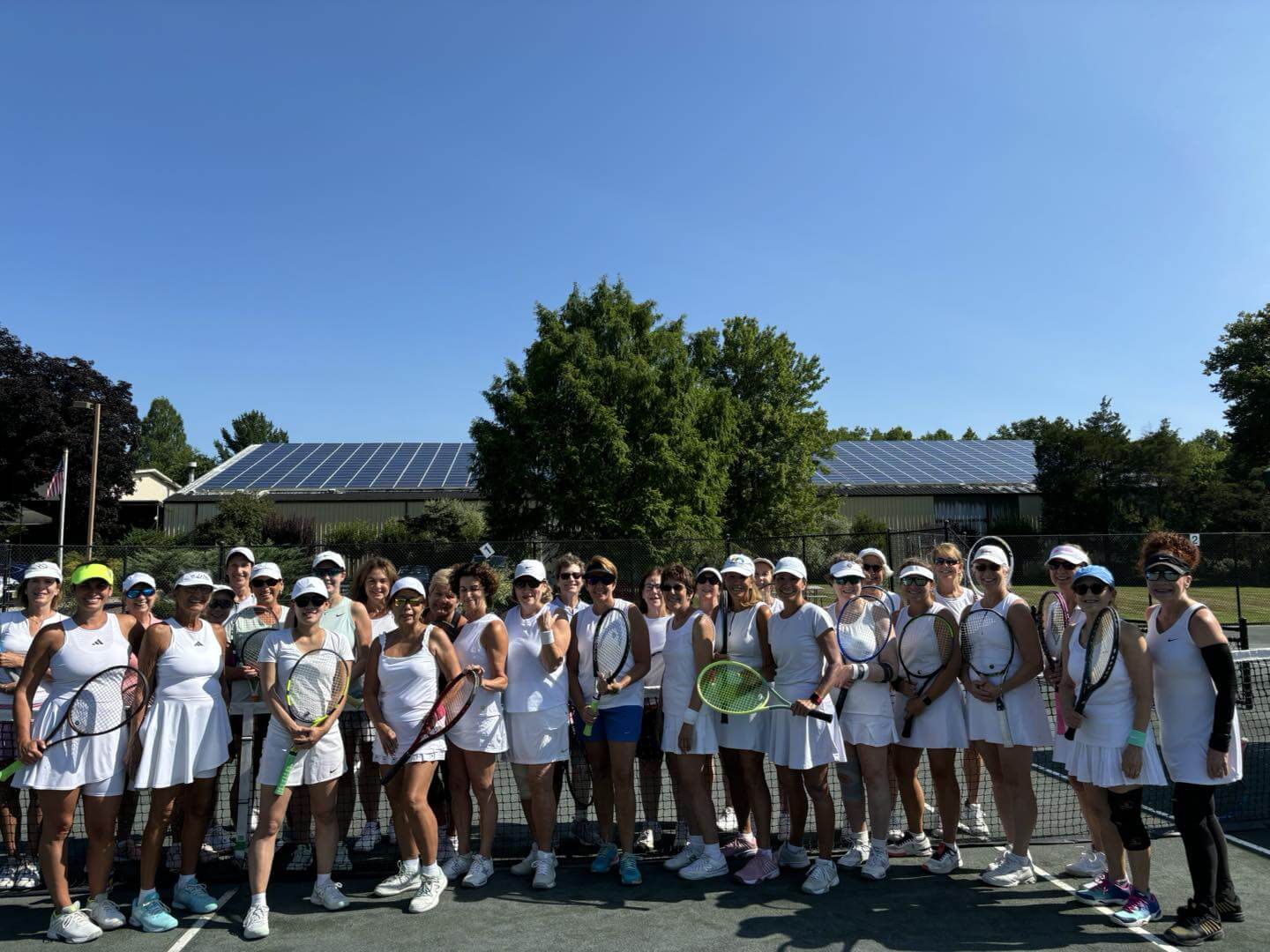 PRC tennis members on court